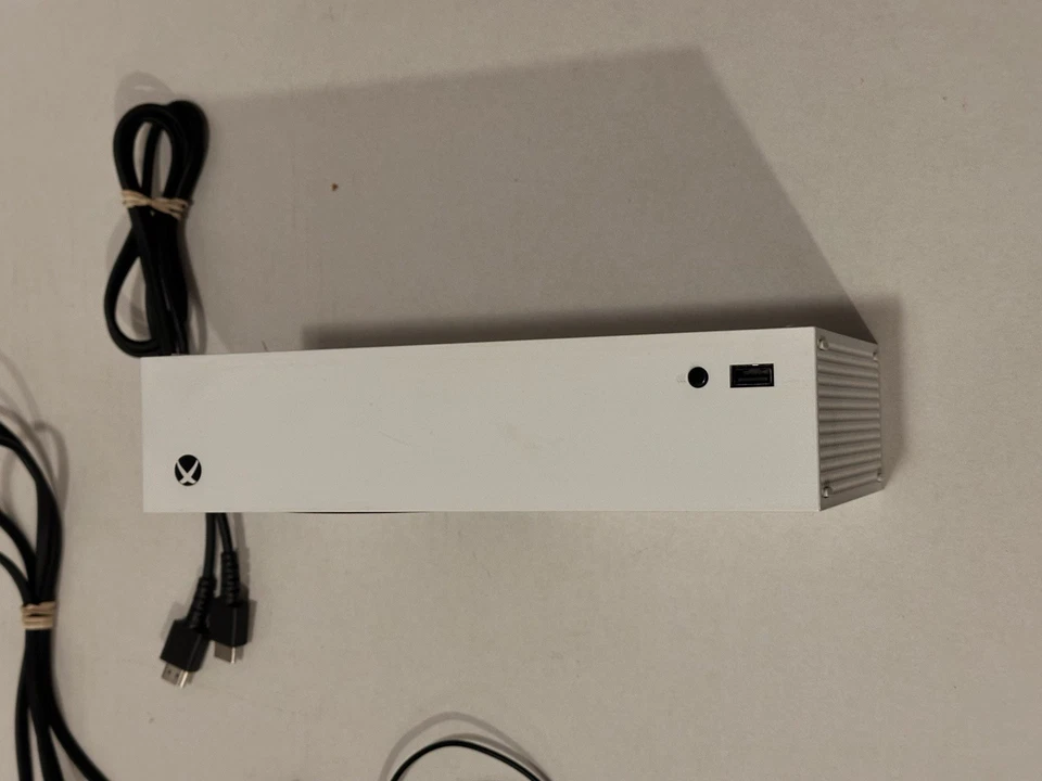 Консоль Microsoft Xbox серии S 512 ГБ белая (RRS00095) - Изображение 2 из 4