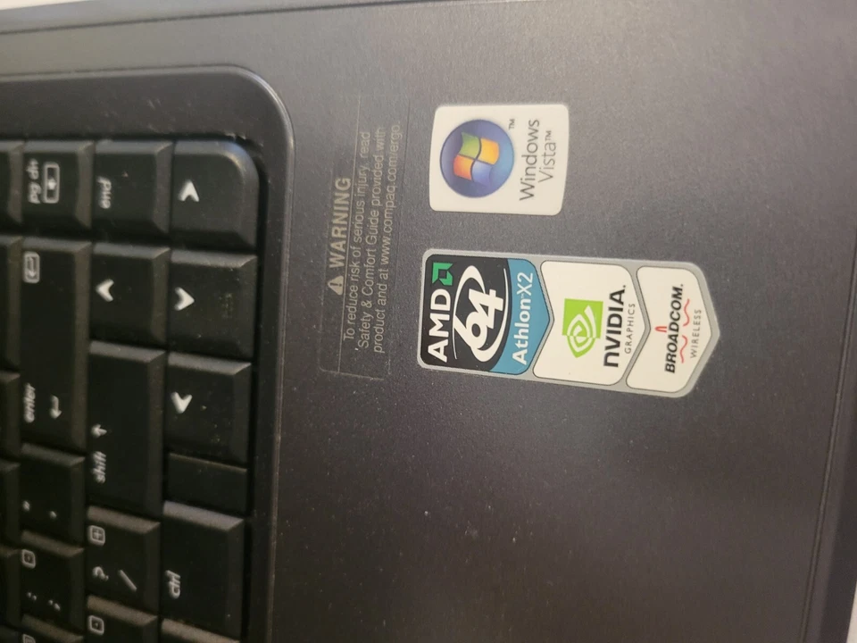 HP Compaq Presario F500 - 2 GB de RAM, sin disco duro, sin sistema operativo. Sin cargador. *SOLO PARA PIEZAS* Foto 2 de 4