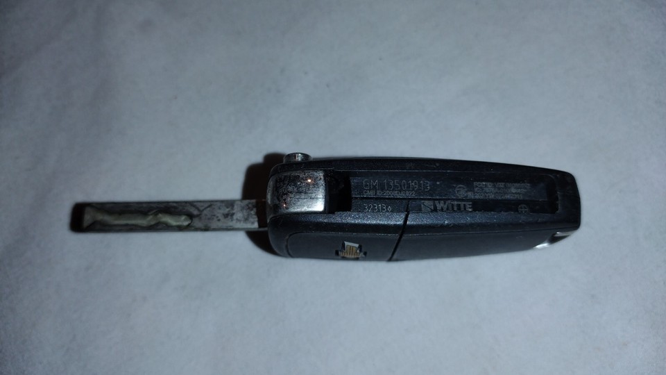 OEM keyle entry flip key fob remote tart + cylinder. Door lock GM
