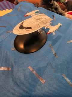 Star Trek Captains Yacht Space Ship Replica Display Model w/ Stand (White)