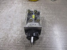 Allen-Bradley Selector Switch 800H-JR2 Ser. F Type 4,4X,13 Normal/Off/Test Used