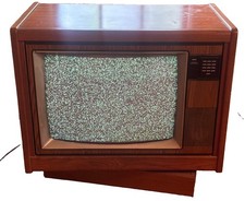 Vtg RCA GKR774TR color CRT Tv 19 1985 REAL Wood With Swivel Base Made In USA