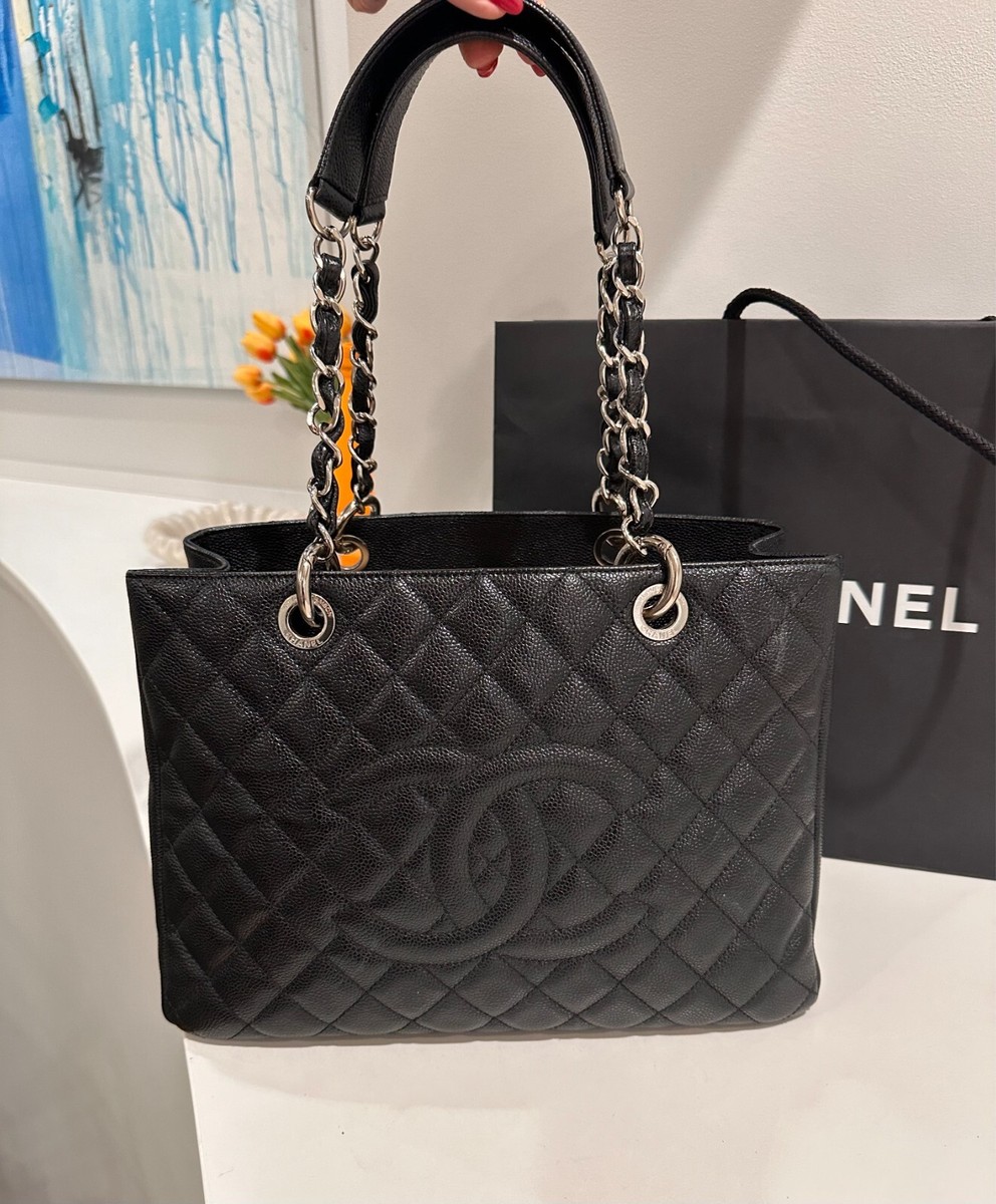 CHANEL Authentic Caviar GST 13