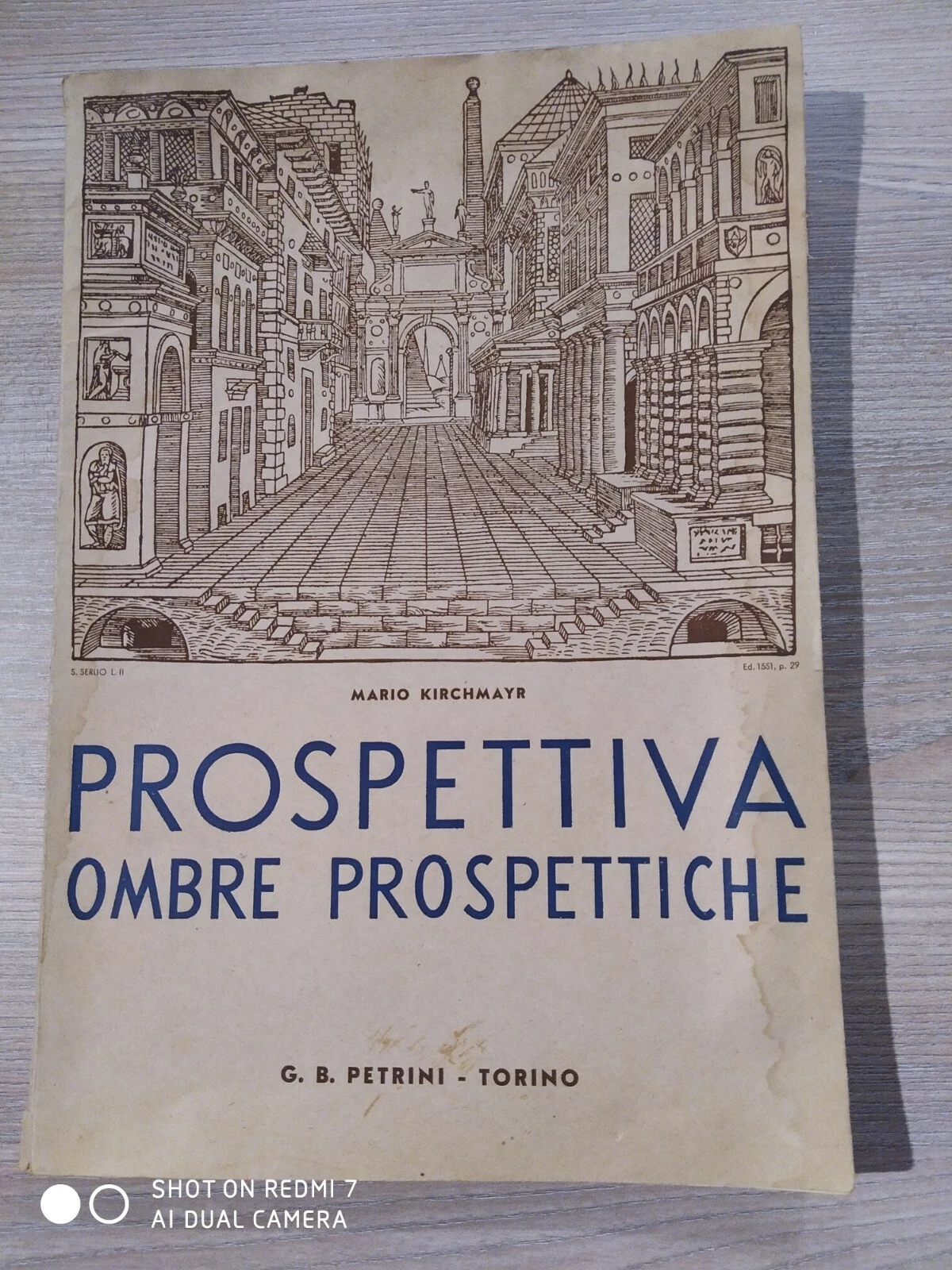 Foto 1 di 12