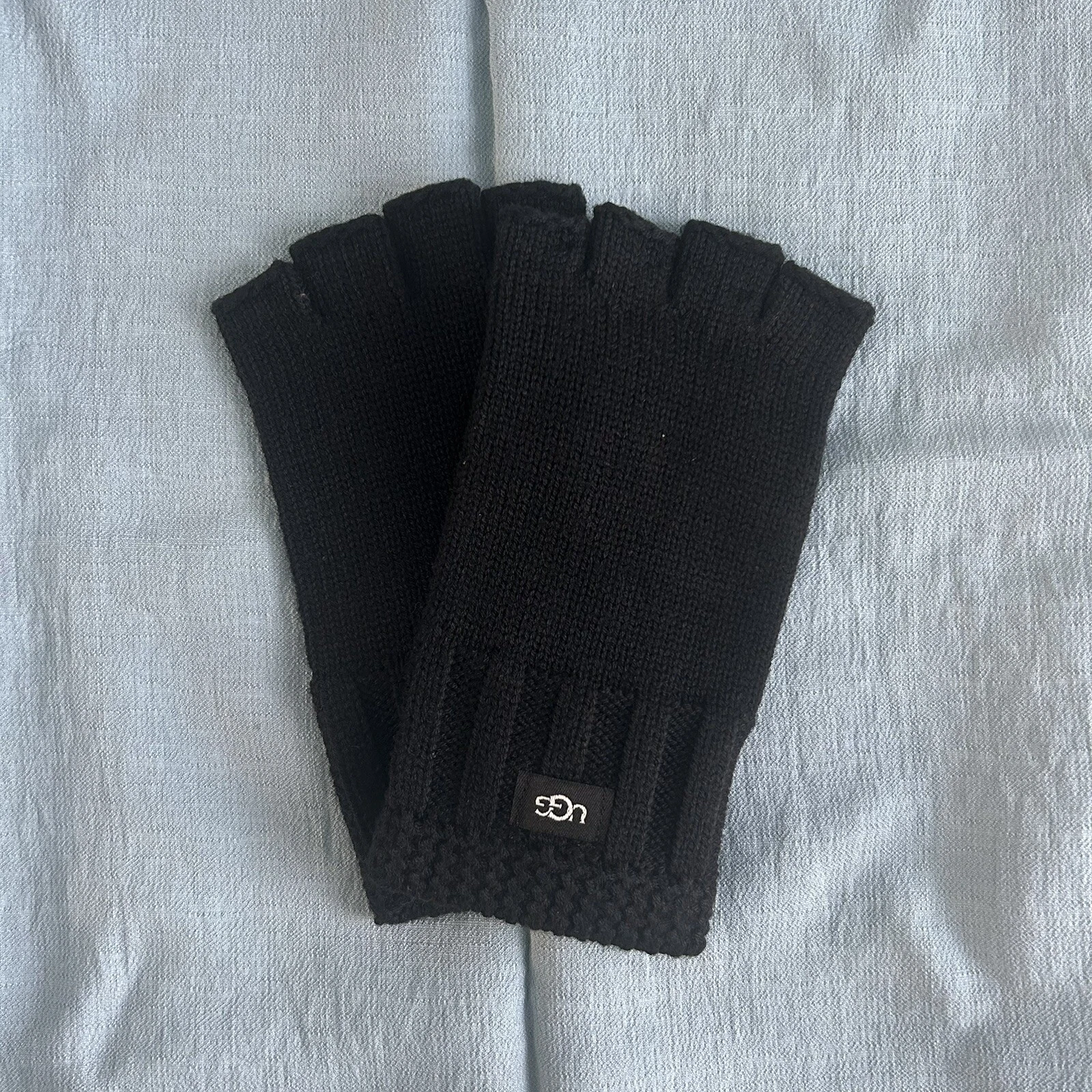 UGG WOMENS KNIT FINGERLESS GLOVES BLACK OS NWT