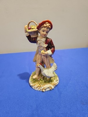  Vintage Capodimonte Porzellan Junge mit Blumenkorb & Huhn (Italien)