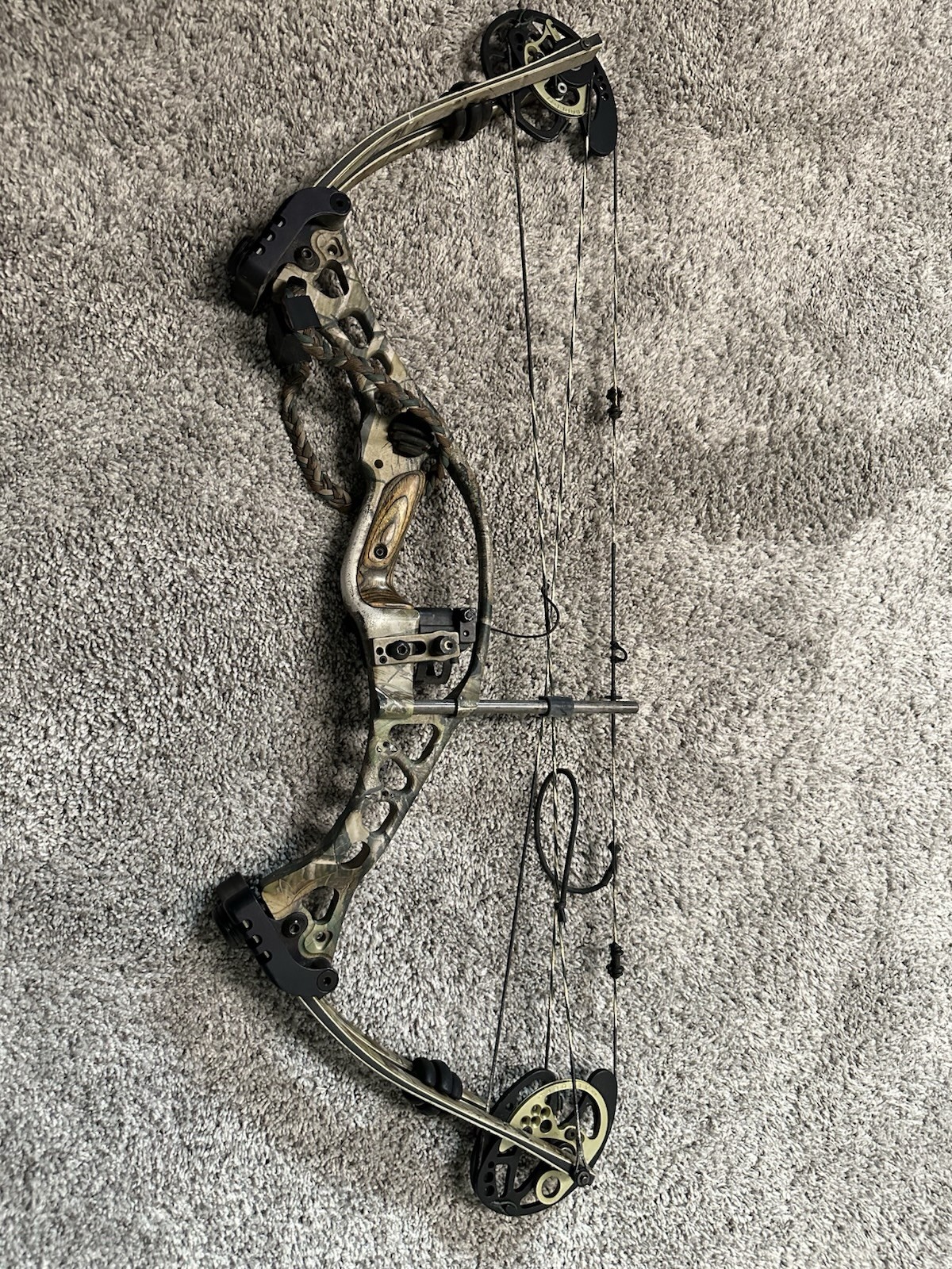 Hoyt Avenger RH Compound Bow