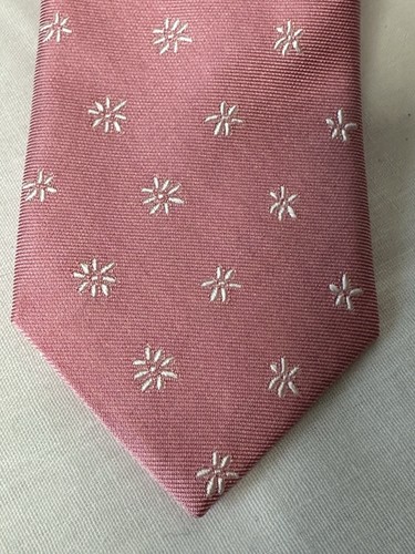 Vineyard Vines Classic Pink Men’s Neck Tie 100% Silk Starburst Embroidered