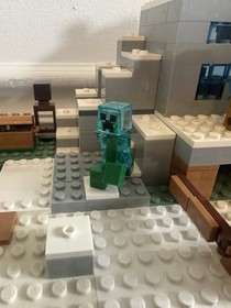 Lego Minecraft 21137 The Mountain Cave Incomplete - Shows Age - See details