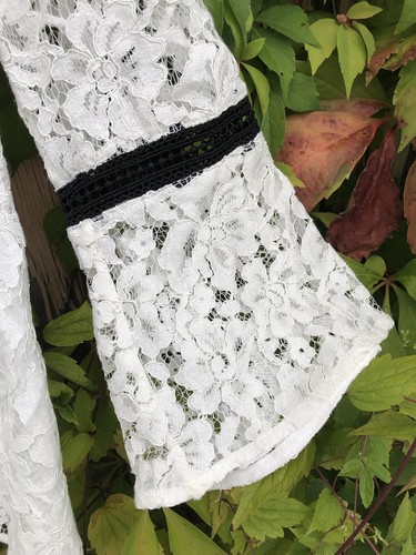 KARL-LAGERFELD PARIS WHITE LACY TRIMMED IN BLACK TOP M EUC - Picture 3 of 5
