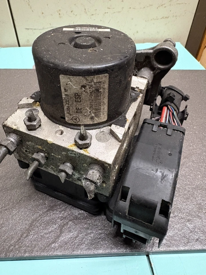 MERCEDES W204 BRAKE PUMP ABS ESP HYDRAULIC BRAKING A2044312012  A2049012500  - Image 4 of 4