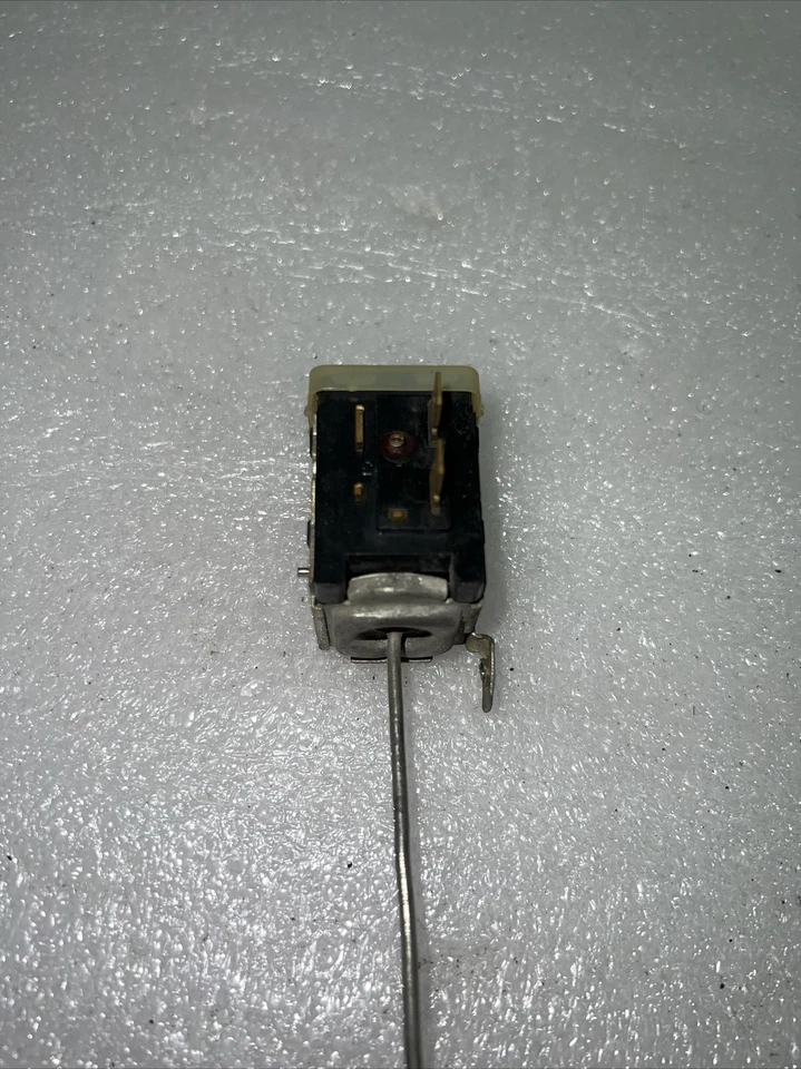 Ford Galaxie 1970-72, LTD, Mustang, etc. Interruptor termostático de CA #YH8 D0AZ-19618-A Foto 4 de 4