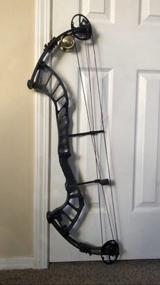 Best Price On eBay! RH, Hoyt Altus FX. Xcellent Condition! 50# 28 -29 Draw