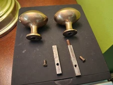 VINTAGE HEAVY SOLID BRASS THREADED DOOR KNOB SPINDLE WITH OVAL KNOBS ADJUSTABLE