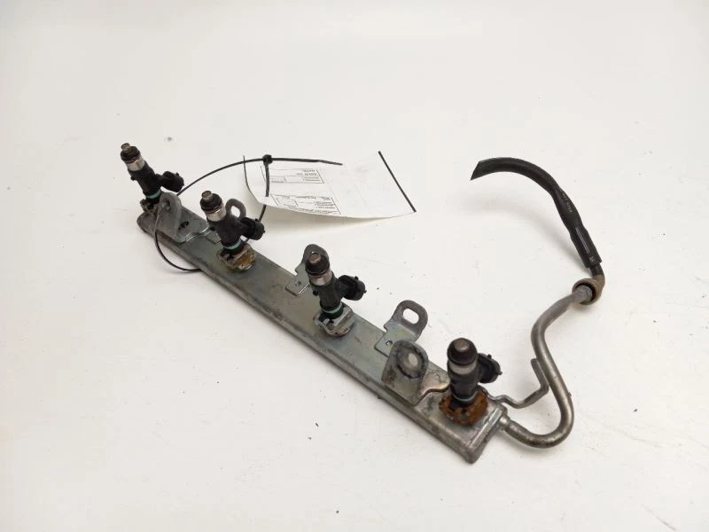 Inyector de riel de combustible Nissan Rogue 2008-2015 Foto 2 de 4