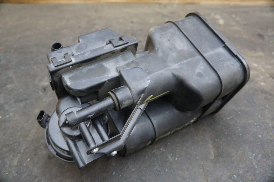 Filtro de emisiones bote de vapor de carbón OEM Porsche Cayman GT4 981 2016 *NOTA* Foto 3 de 4