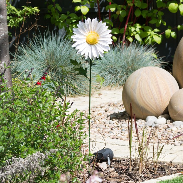 Large 83cm White Daisy Flower Garden Stake Ornament Outdoor Decoration