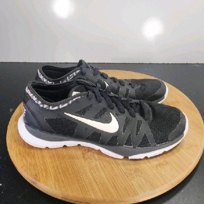 Chaussures d'entraînement de course à pied femme Nike Flex Supreme TR taille basse 6 009088 noir blanc