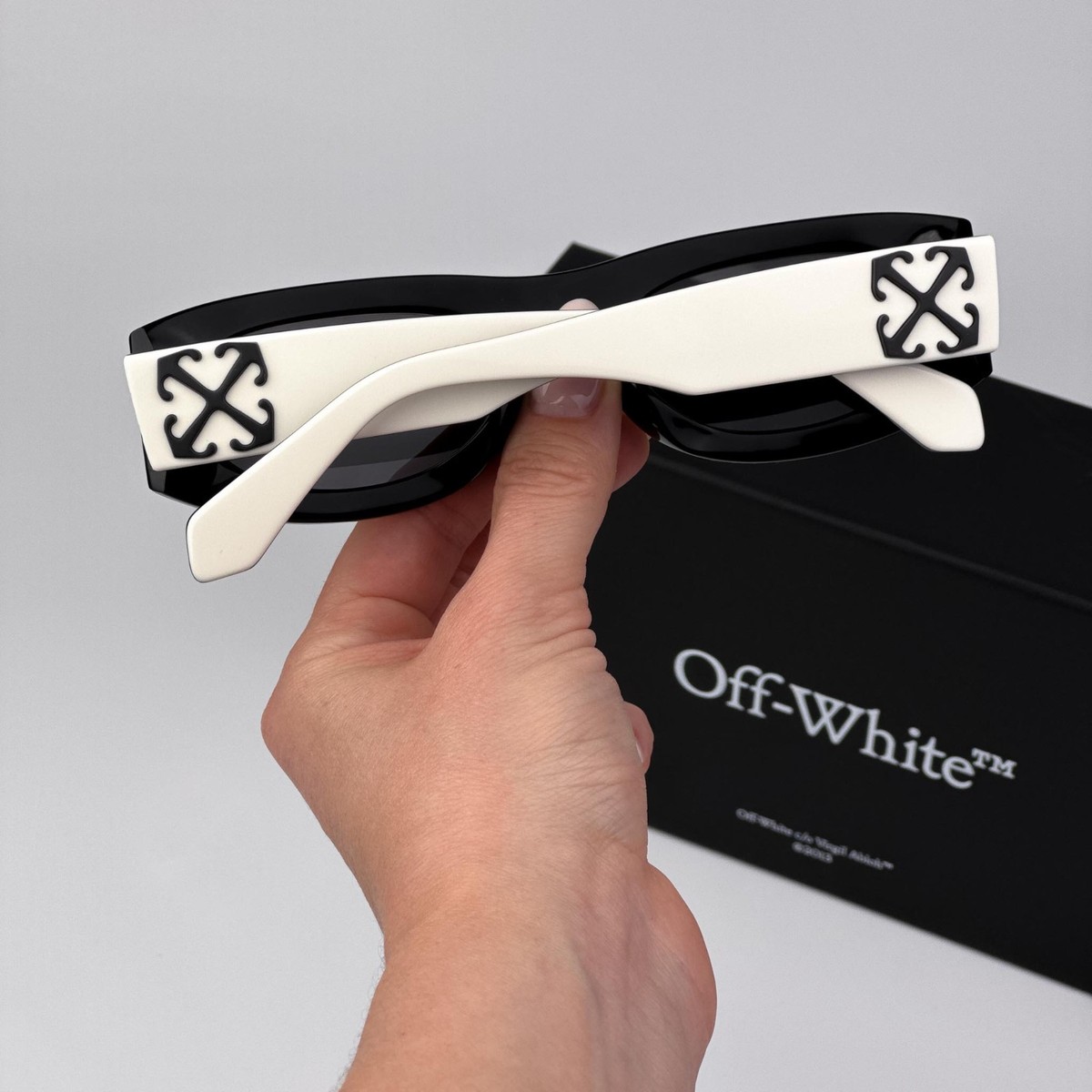 Off-White Men Sunglasses White Black Grey Oval OERI13O  display picture 3