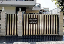 Dogs in Yard Please Close the Gate Sign, 2 Pack 10x7inches Reflective Metal...