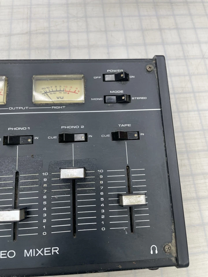 Realistic Stereo Mixer Model 32-1100a Radio Shack No Power Cord Untested As-Is - Image 3 of 4
