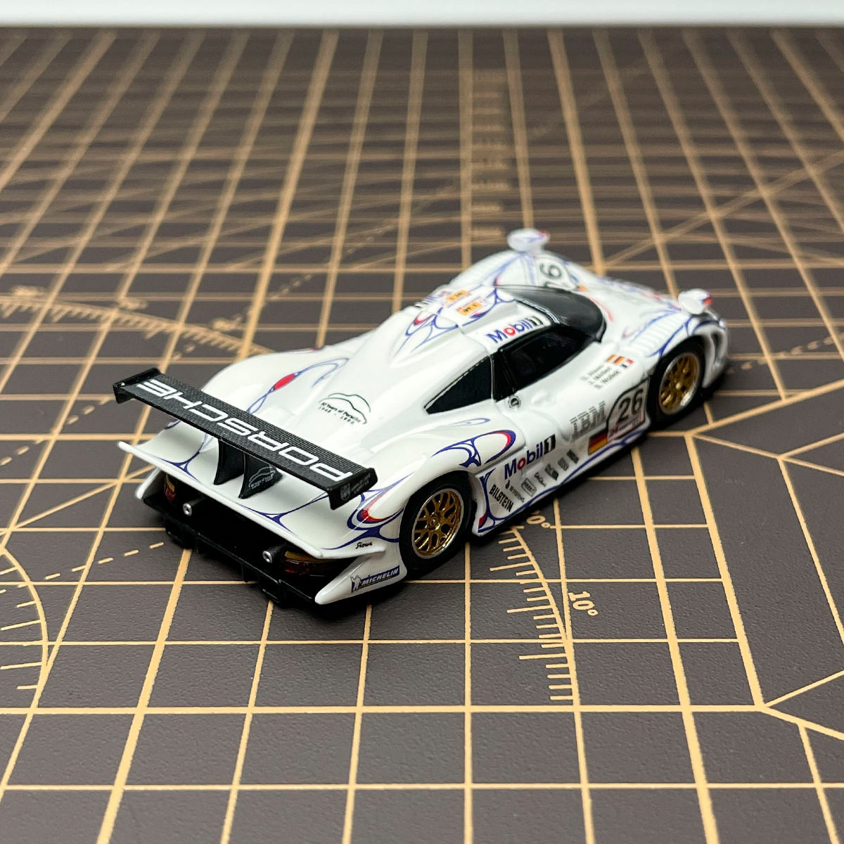 1:64 Diecast Model Car for 1998 Porsche 911 GT1 LM #26 Racing