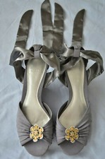 Ribbon tie dress shoes – Clarks -  size 4-  - grey - Pre – owned