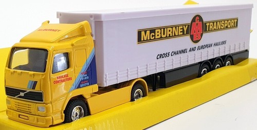 Corgi Maßstab 1:64 TY86711 - Volvo Curtainside McBurney Transport