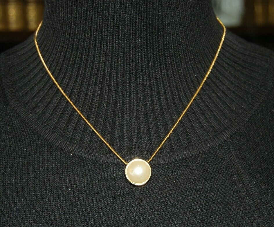 Elegant Vintage Bezel Set Faux Pearl Pendant On Golden Chain Statement Necklace