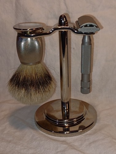 The Art Of Shaving Old Fashioned Silver Brush & Stand + Rockwell Razor        -T