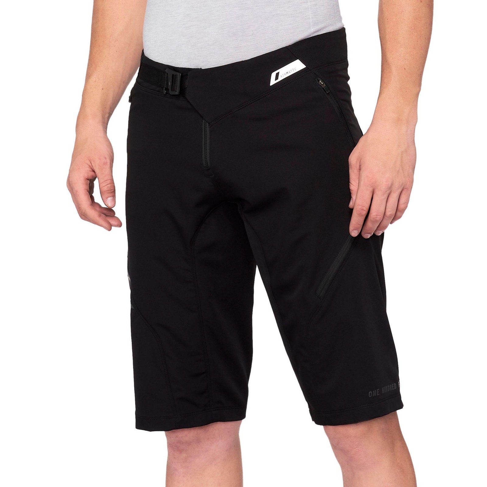 100 Airmatic Shorts 2022 Black 30 16590₽