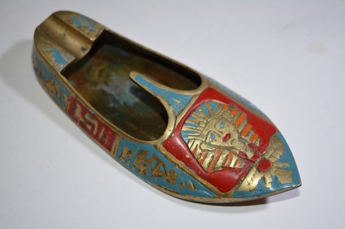 MCM Vintage Aladdin Slipper w/ Egyptian Design Brass Ashtray Red Blue - Picture 6 of 7
