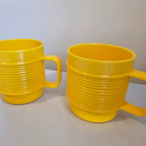 Rubbermaid Yellow Coffee Mugs Set of 2 Bright Yellow Ribbed Stackable 3819 VTG - Picture 3 of 8