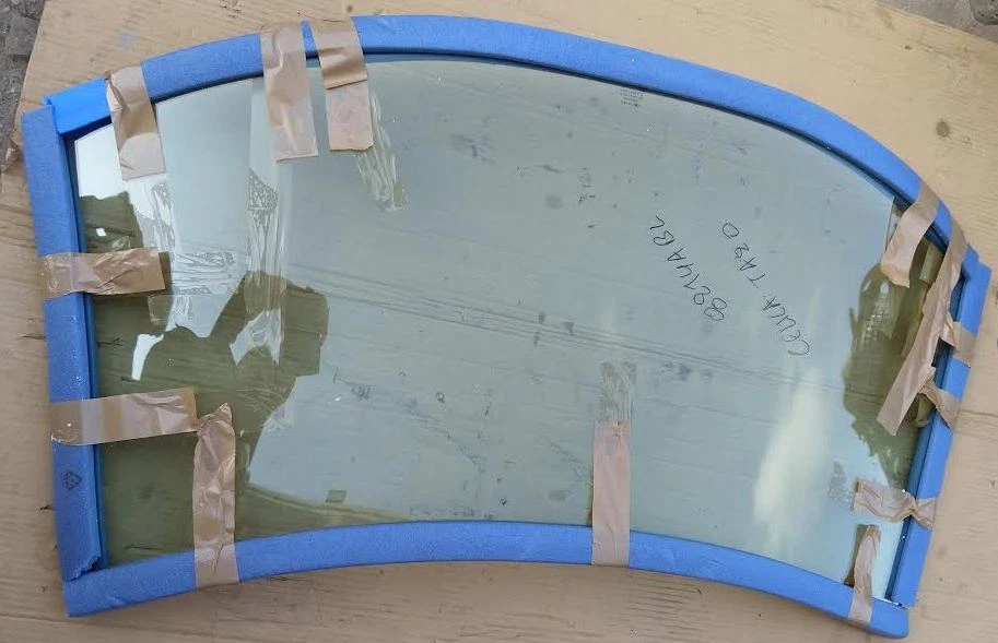 Toyota Celica TA22 TA20 - TA27 model 1970 77 front glass windshield open green - Image 2 of 4