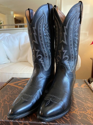 lucchese pointed toe boots