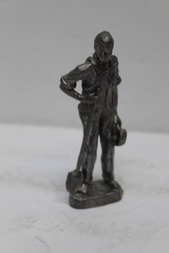 Figura de peltre-hombre hombre con pala 4" de alto