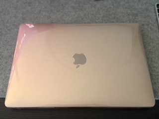 Apple MacBook Air 13.3" Gold (128GB SSD Intel Core i5 8th Gen. 3.60 GHz 8GB)