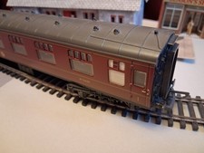 Hornby R4201 Composite Coach M15625 weathered PERFECT CONDITION  00 gauge 