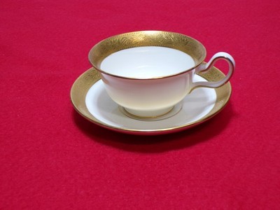 Vintage Wedgwood Bone China White W/Gold Trim Ascot Cup & Saucer