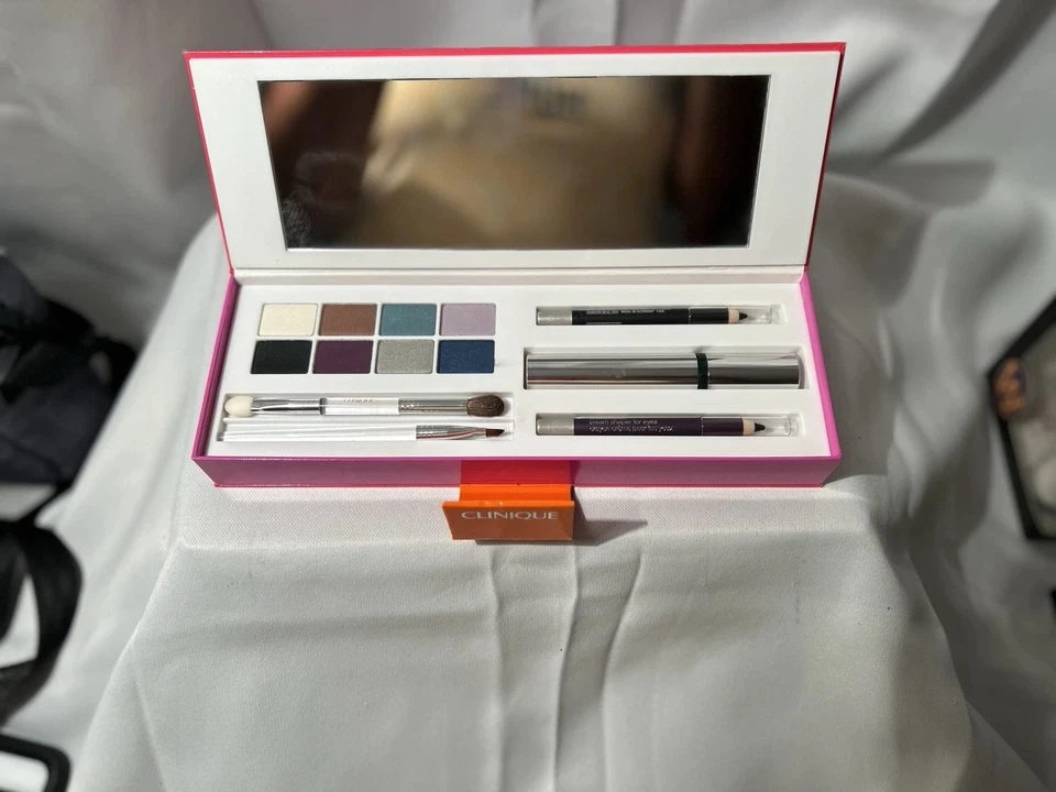 Clinique Party Eyes Holiday Makeup Set Eyeshadow Palette Eyeliners Brushes - Image 4 of 4