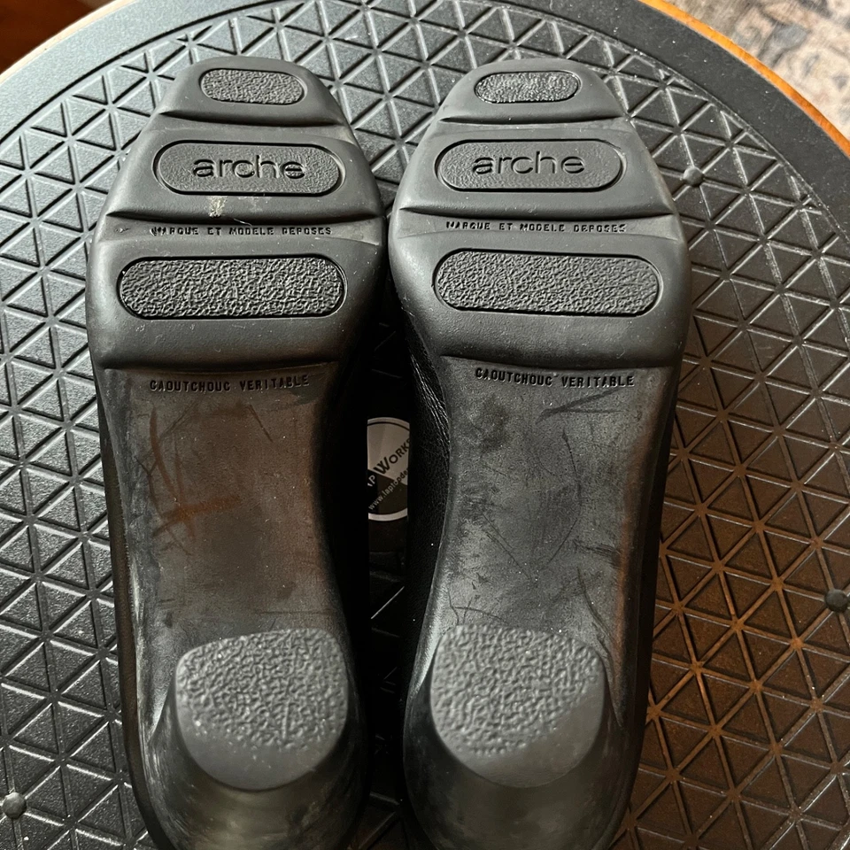 Arche Mujer Talla Zapatos de salón de cuero negro 7,5 de 2,5" hechos en Francia Foto 3 de 4