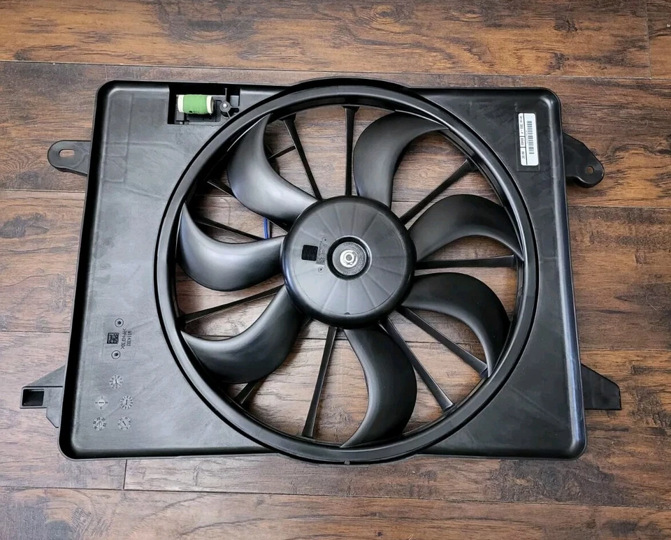 Conjunto de motor ventilador de refrigeración radiador Chrysler Dodge Mopar 2009-2023 68050129AA  Foto 2 de 2