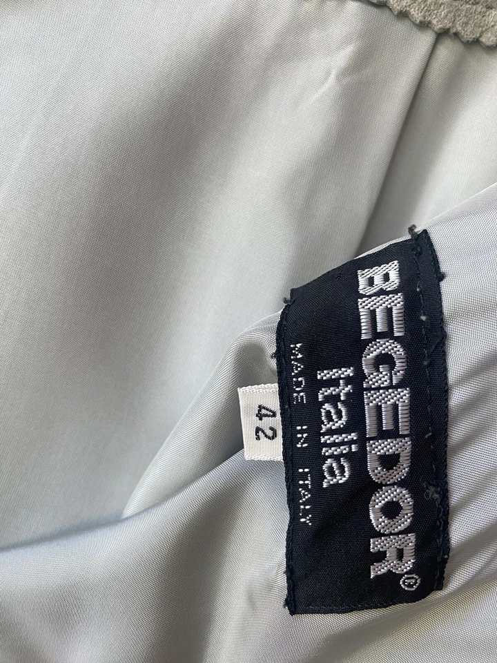 Falda De Colección Begedor Italia Gamuza Italiana Mantequilla Cuero Suave Talla 42 (US 6) Foto 3 de 4