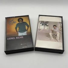VTG   Lot of 2 Cassette Tapes Lionel Richie Can't Slow Down  Self Titled Motown