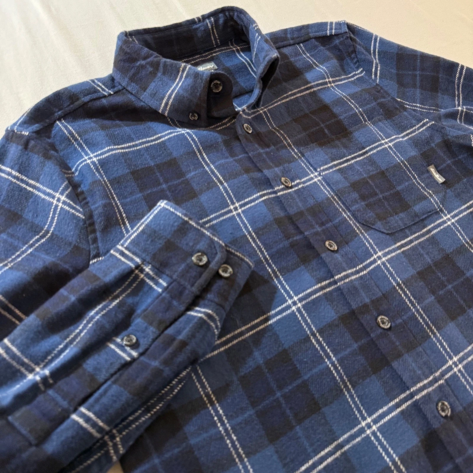 Eddie Bauer Men Plaid Flannel Shirt Long Sleeve Button Up Blue Size M soft warm