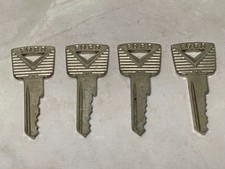 Lot Of 4 Vintage Ford Family Of Fine Cars Oem Cut Keys Crest V-logo 1967-1993