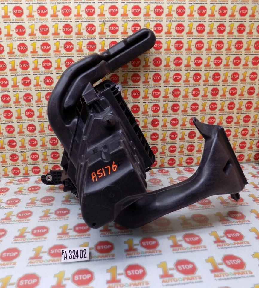 2008-2009 FORD FOCUS AIR CLEANER BOX ASSEMBLY 9S4Z-9600-A OEM - Image 2 of 4