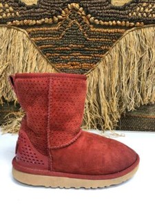 red uggs kids