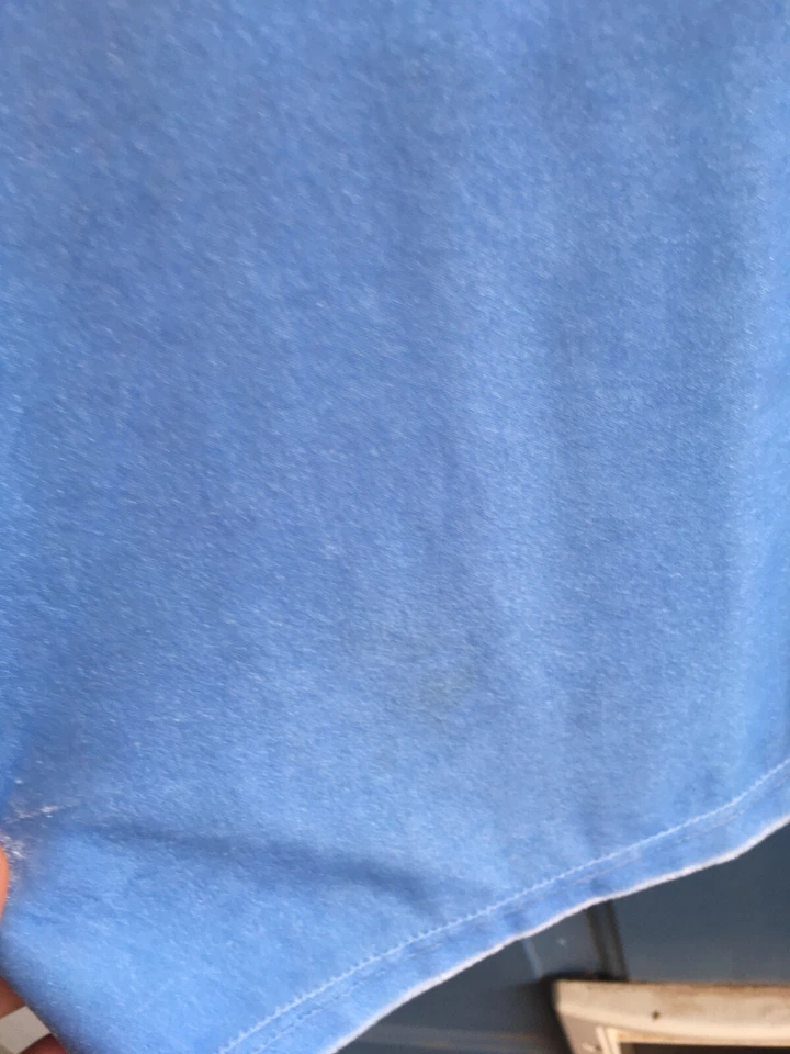 Camisas largas Southpole de colección de terciopelo y2k en azul claro, rojo, amarillo y azul oscuro Foto 4 de 4