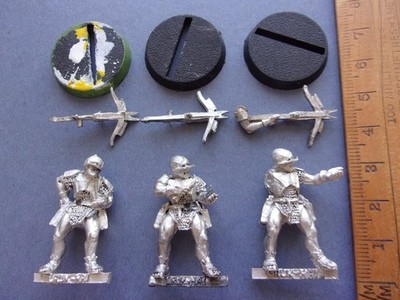 Herr der Ringe Uruk Hai Armbrustschützen X3 Isengard Armbrüste GW LOTR Metall